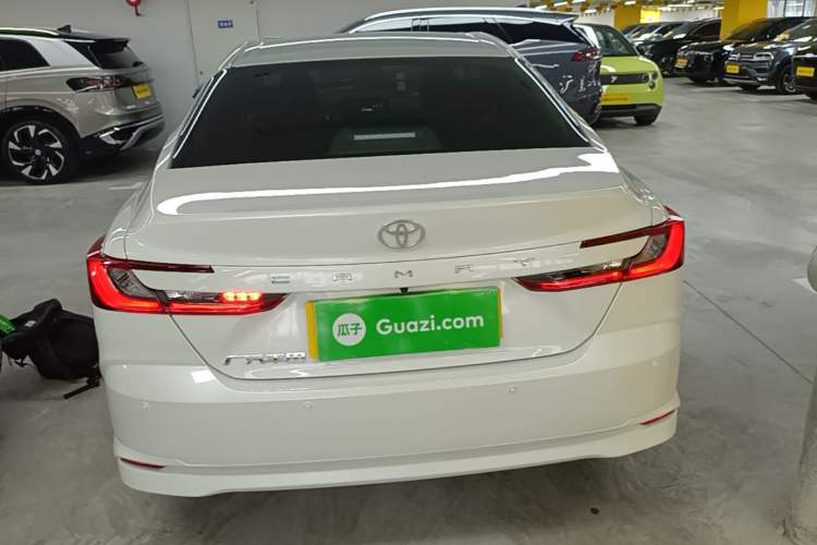 Toyota Camry 2026 — 5