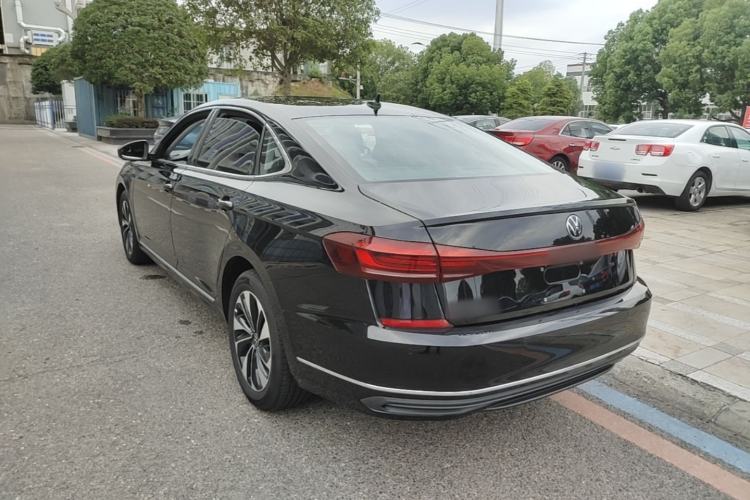 Volkswagen Passat 2025 — 4