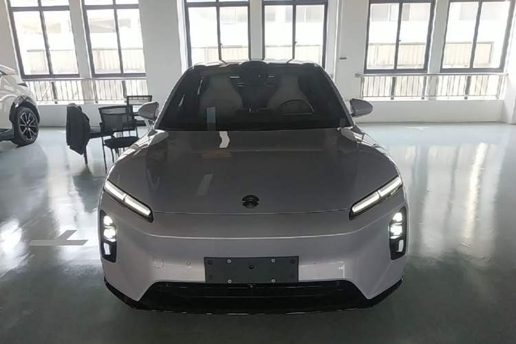 NIO ET5 2025 — 2