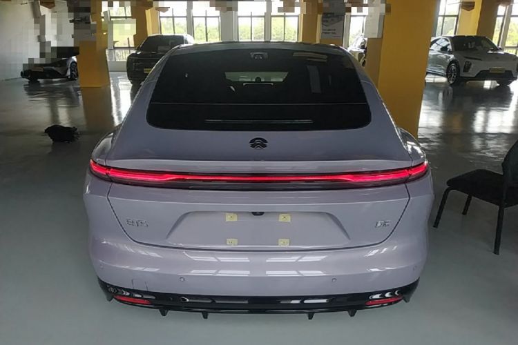 NIO ET5 2025 — 5