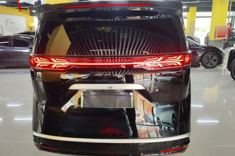 Denza D9 2024 — 5
