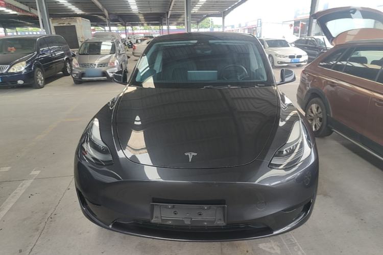 Tesla Model Y 2024 — 2