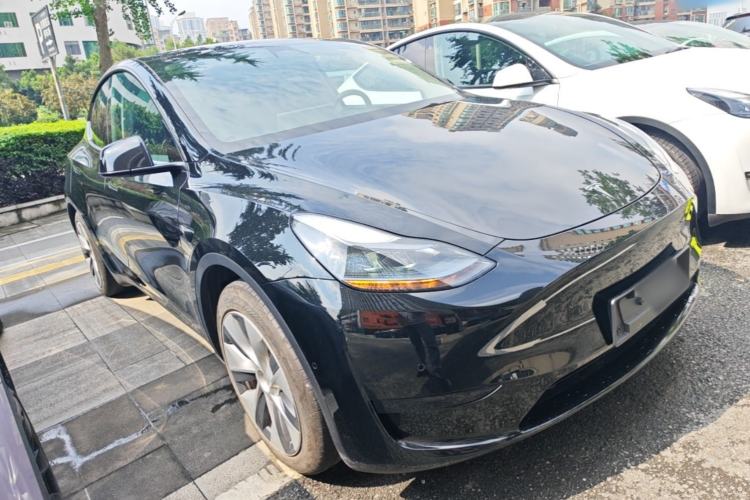 Tesla Model Y 2022 — 3