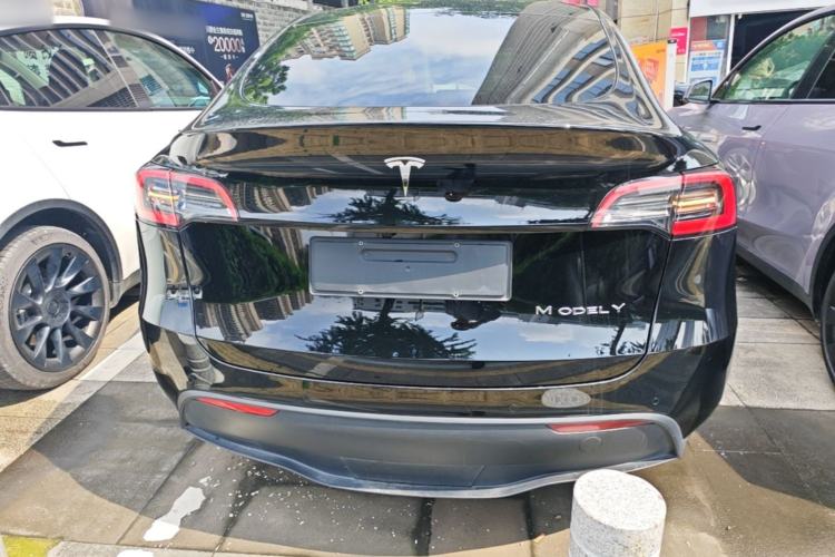 Tesla Model Y 2022 — 5