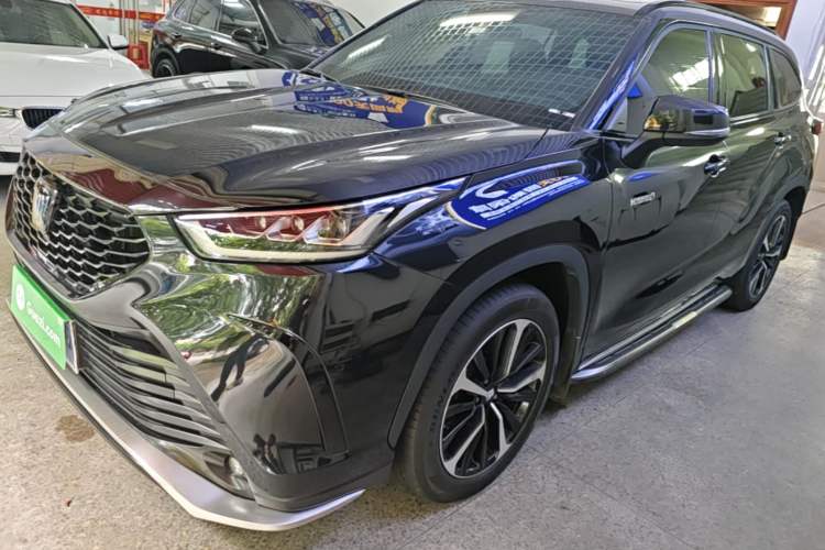 Toyota Highlander 2023 — фото 1