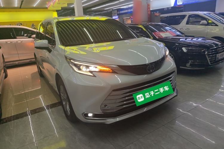 Toyota Sienna 2021 — 3