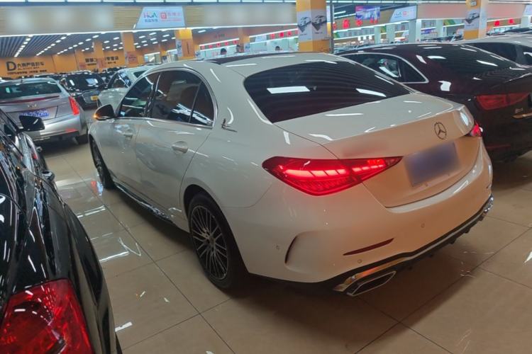 Mercedes-Benz C 260 L 2024 — 4