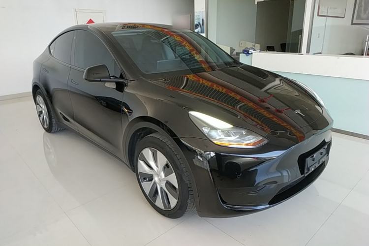 Tesla Model Y 2022 — 3