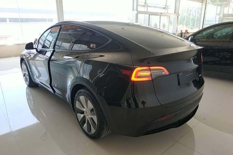 Tesla Model Y 2022 — 4