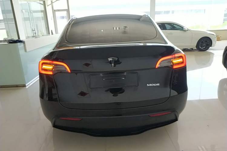 Tesla Model Y 2022 — 5