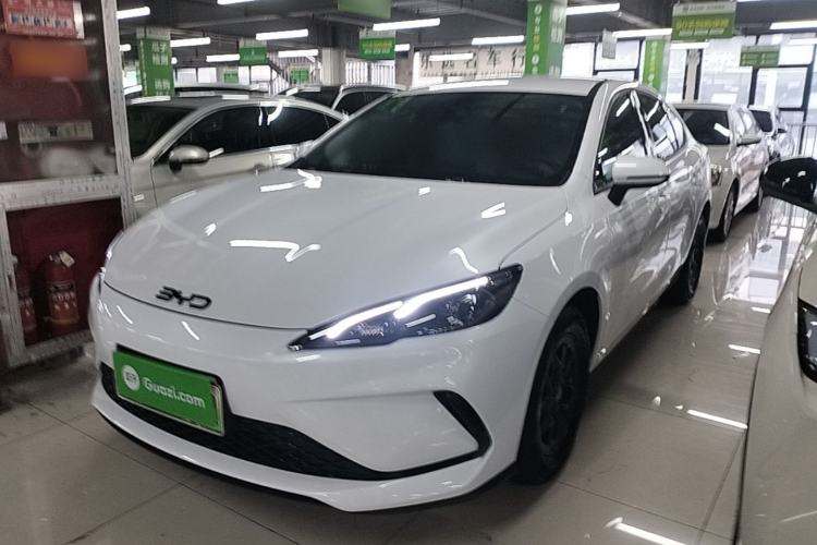 BYD Seal 05 DM-i 2025 — фото 1