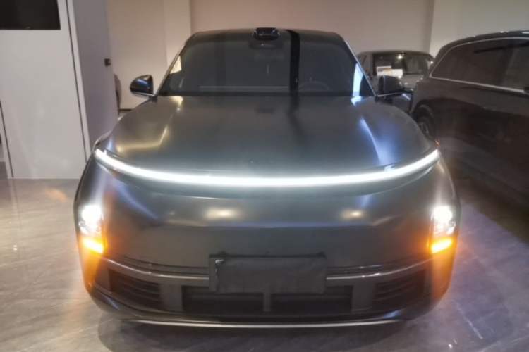 Li Auto L8 2024 — 2
