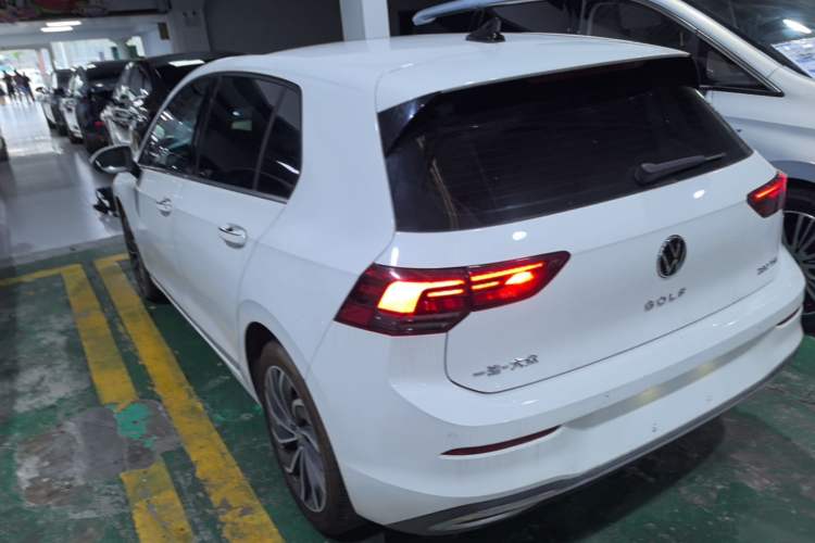 Volkswagen Golf 2023 — 4