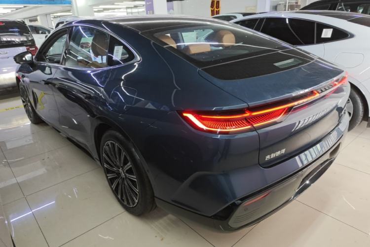 Geely Galaxy 8 2025 — 4