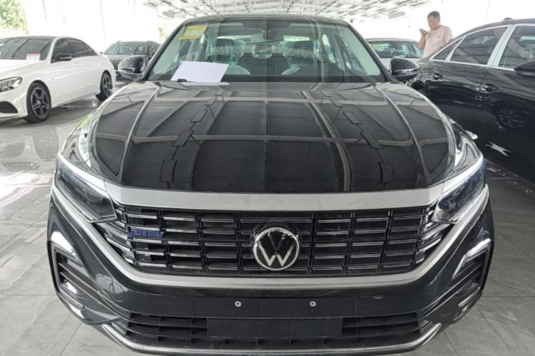 Volkswagen Passat 2025 — 2