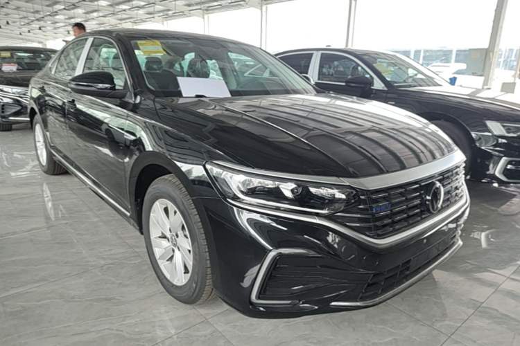 Volkswagen Passat 2025 — 3