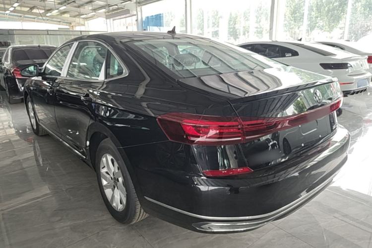 Volkswagen Passat 2025 — 4