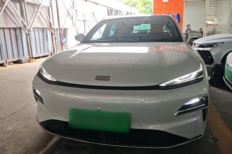Geely Galaxy 8 2025 — 2