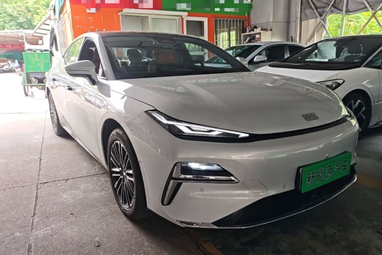 Geely Galaxy 8 2025 — 3