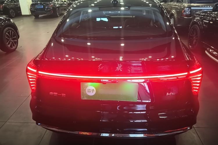 Hongqi H5 2025 — 5