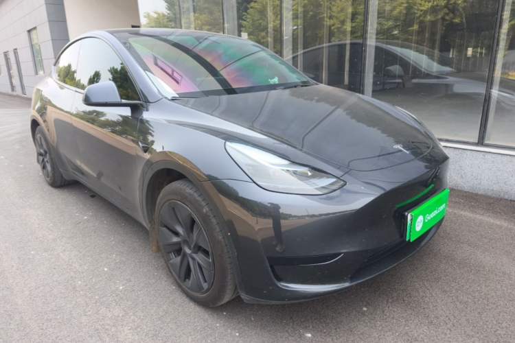 Tesla Model Y 2024 — 3