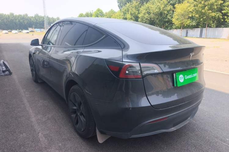 Tesla Model Y 2024 — 4