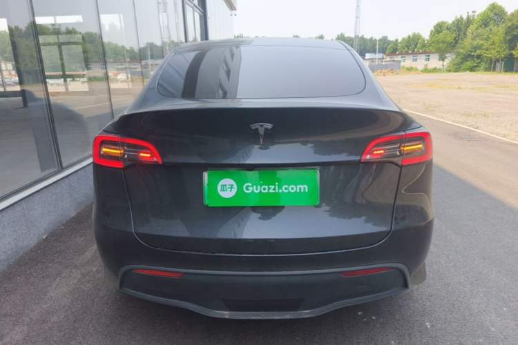 Tesla Model Y 2024 — 5