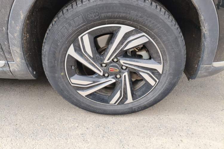 Hongqi HS5 2022 — 5