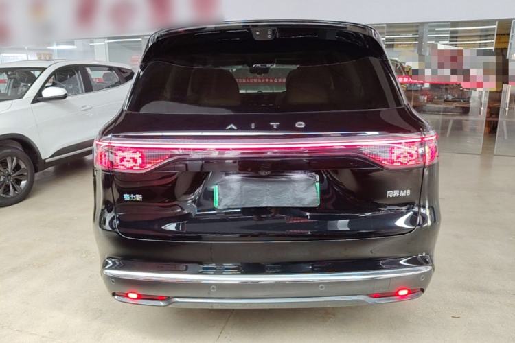 AITO M8 2025 — 5