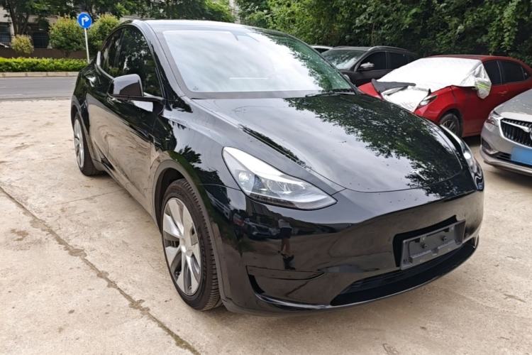 Tesla Model Y 2022 — 3