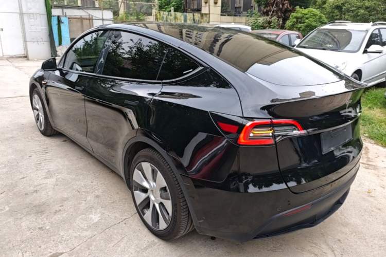 Tesla Model Y 2022 — 4
