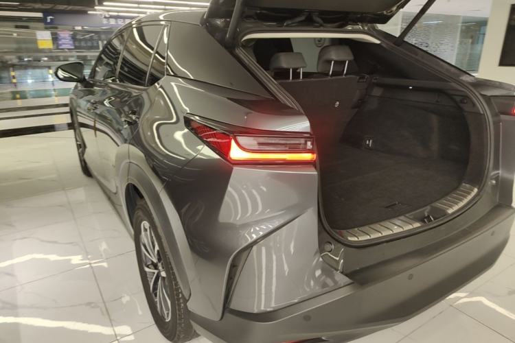 Lexus RZ 450e 2023 — 4