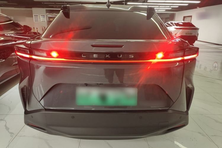 Lexus RZ 450e 2023 — 5