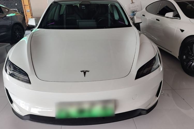 Tesla Model 3 2024 — 2