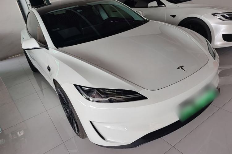 Tesla Model 3 2024 — 3
