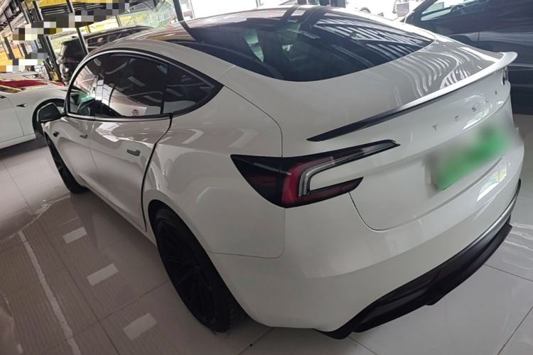 Tesla Model 3 2024 — 4
