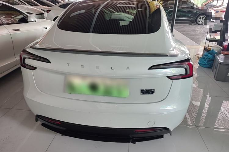 Tesla Model 3 2024 — 5