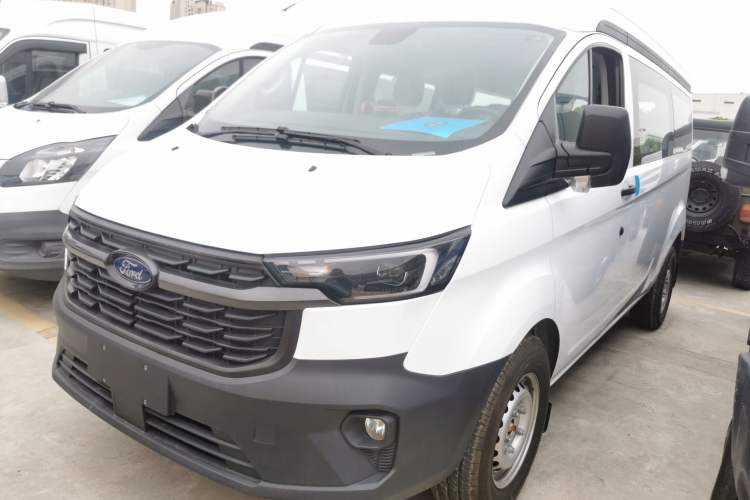 Ford transit 2023 — фото 1