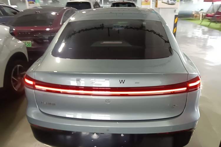 Roewe D6 2025 — 5