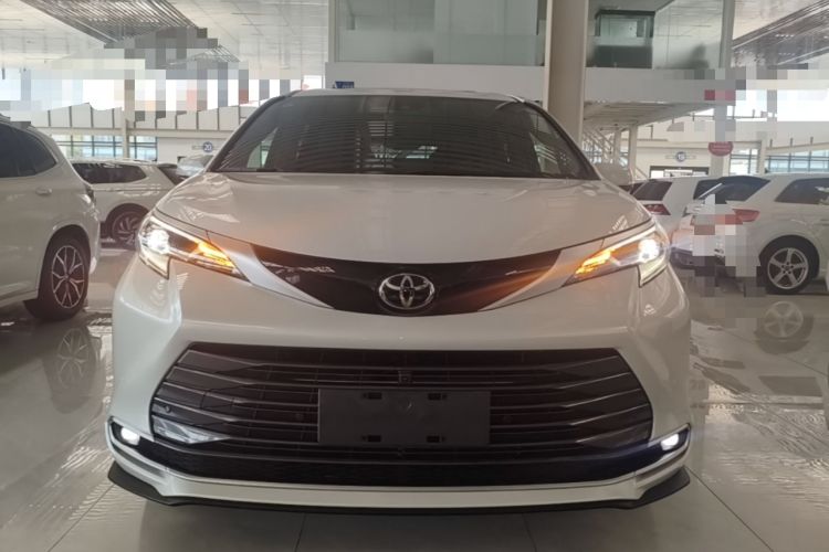 Toyota Sienna 2026 — 2