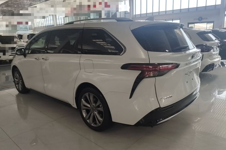 Toyota Sienna 2026 — 4