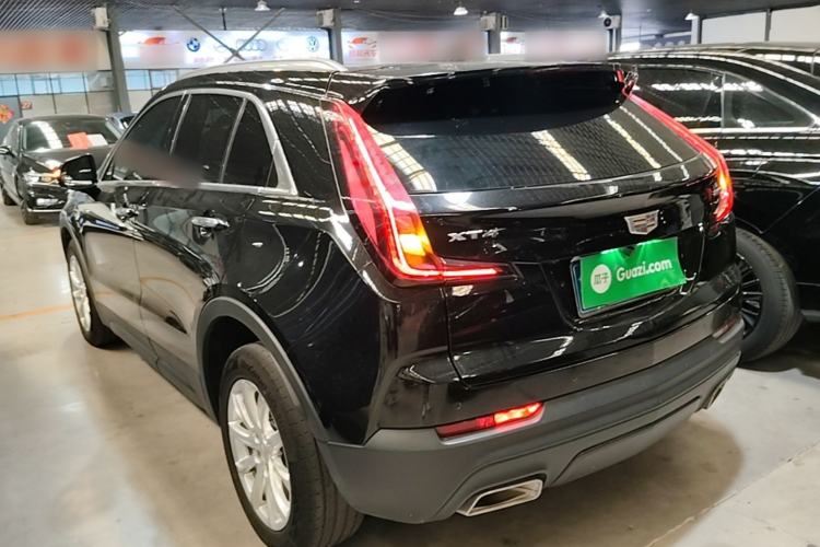 Cadillac XT4 2022 — фото 4