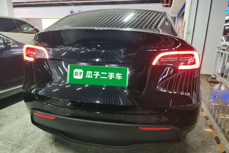 Tesla Model Y 2022 — 5