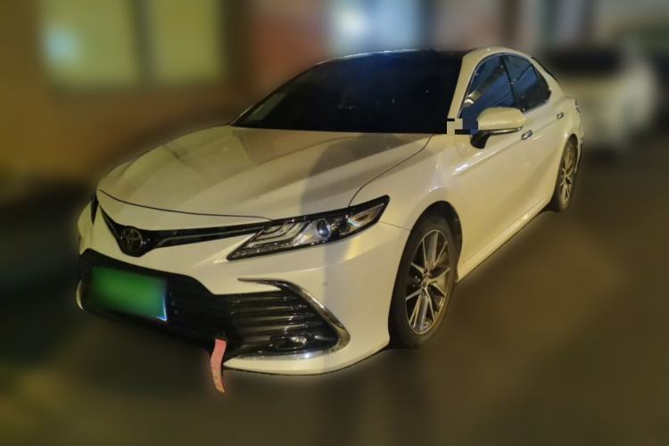 Toyota Camry 2021 — фото 1