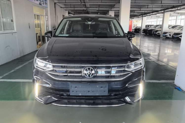 Volkswagen Tiguan L 2023 — фото 2
