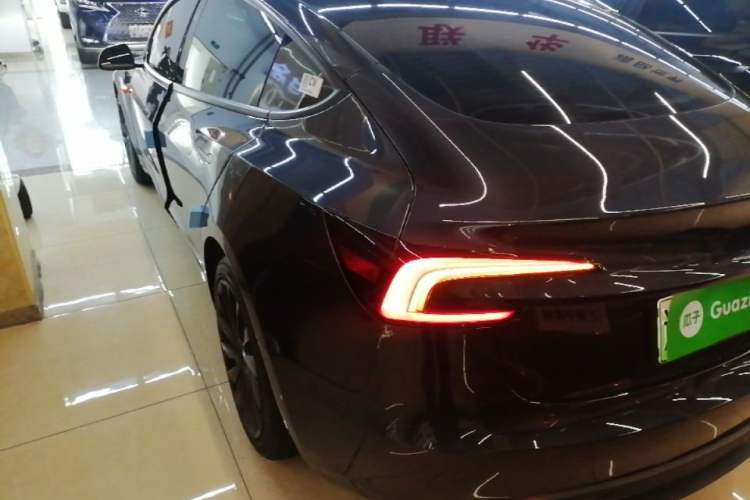 Tesla Model 3 2023 — 4