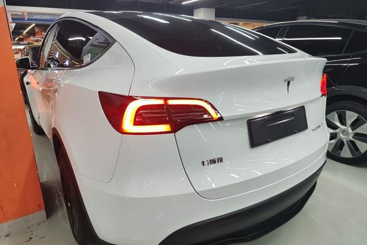 Tesla Model Y 2024 — 4