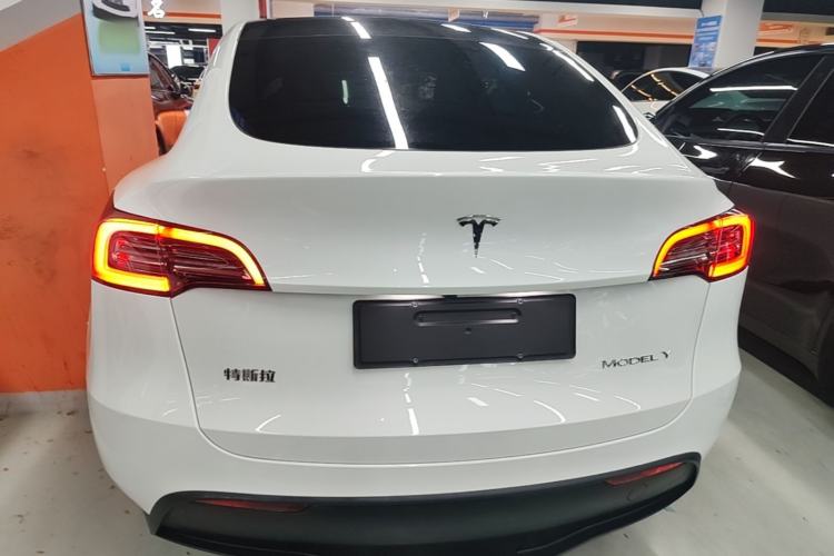 Tesla Model Y 2024 — 5
