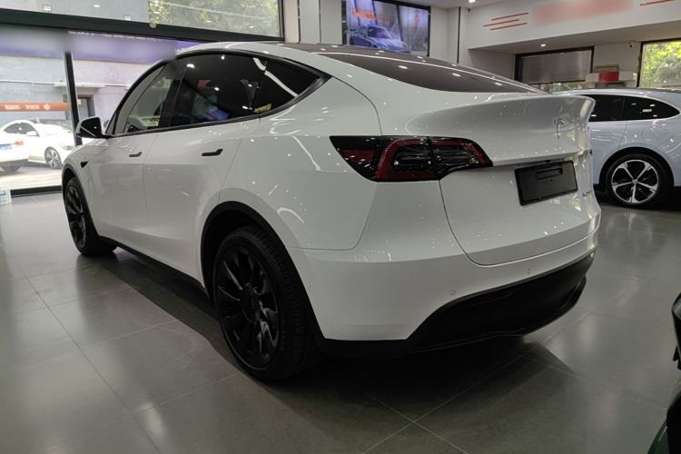 Tesla Model Y 2022 — 4
