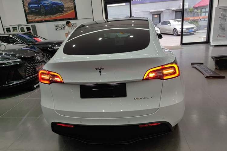 Tesla Model Y 2022 — 5